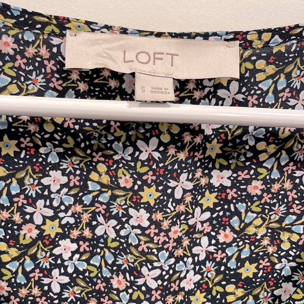 Loft blouse! - Picture 2 of 6